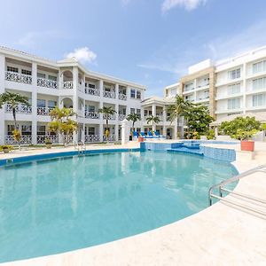 Grand Colony Island Villas